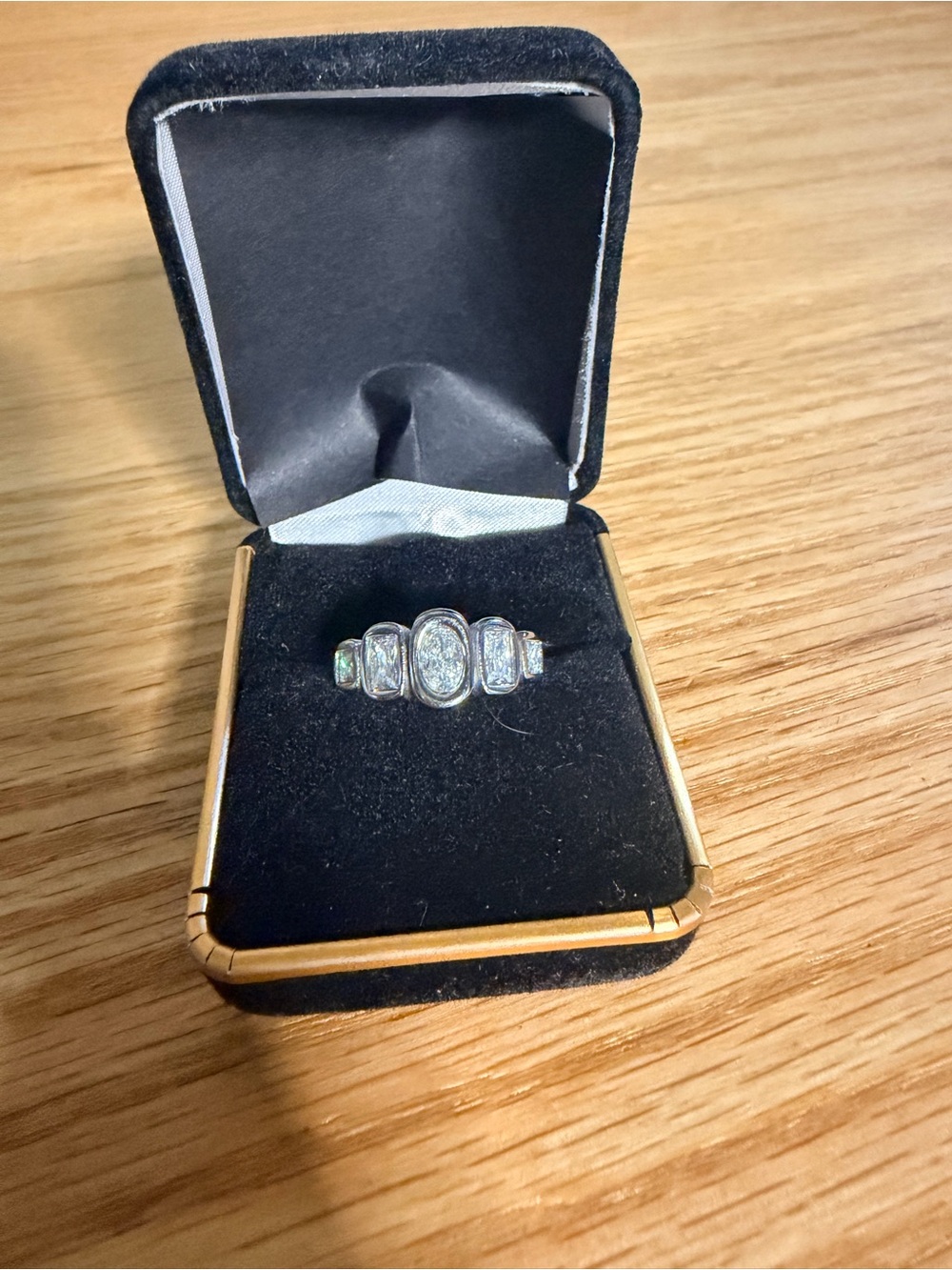 Size 7 Sterling Silver Multi-Stone Oval Center Ring in Silver